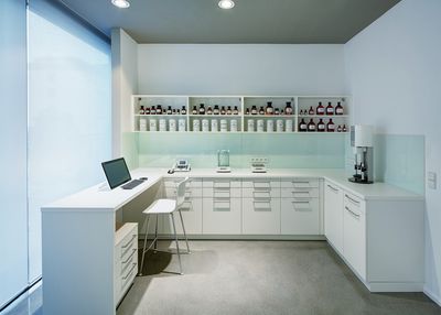 Roller Blind Systems, SG 4960, Alutex, Room shot "Apotheke Zweydinger", Berlin, Germany